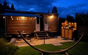 Poachers Hut At Keepers Cottage - Hot Tub & Pizza Oven - Trossachs
